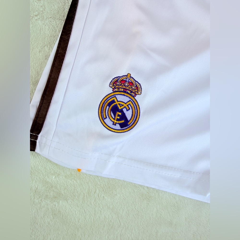 Set Real Madrid kids home kit 25/26 - Picture 6 of 8